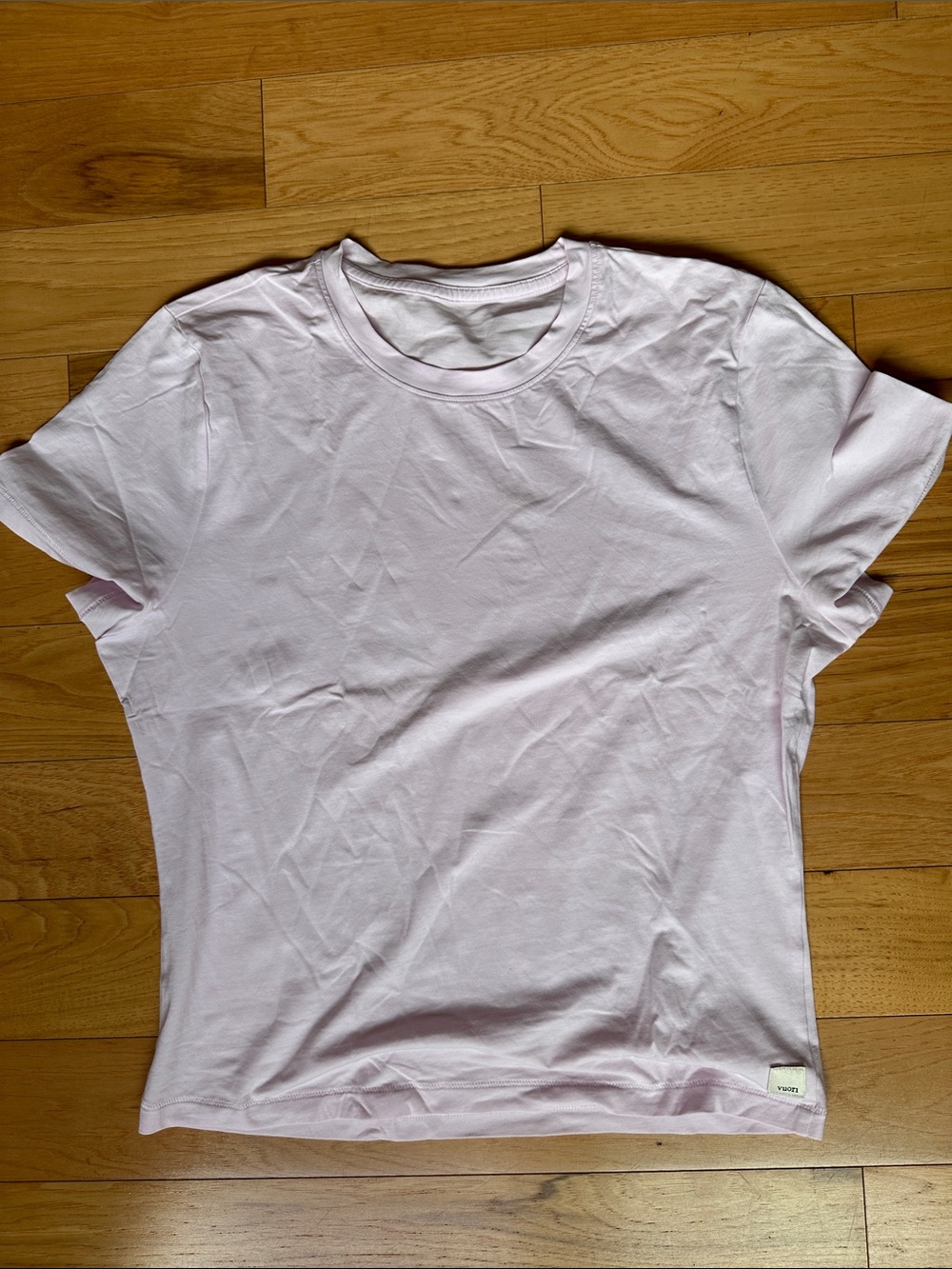NWOT Vuori Feather baby tee